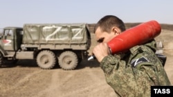 Украина. Луганскан кIошт. "ЛНР-н" салтичун карахь бу агитацин гIирс. Зазадокху-беттан 29-гIа. 2022 шо