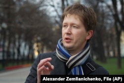 Andrej Szoldatov, az orosz oknyomozó újságíró, egyben egy washingtoni agytröszt munkatársa, aki jó kapcsolatokkal és forrásokkal rendelkezik orosz katonai és biztonsági berkekben
