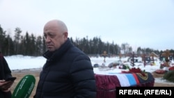 Osnivač grupe Vagner, Jevgenij Prigožin, na sahrani člana grupe, Dmitrija Menšikova (arhivska fotografija)