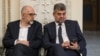 Președintele PSD insistă pentru revenirea la impozitul progresiv, fără să explice care sunt avantajele sistemului, care sunt cotele de impozitare sau de la ce nivel se vor aplica. Imagine cu Marcel Ciolacu (dreapta) și Kelemen Hunor, președintele UDMR (stânga).
