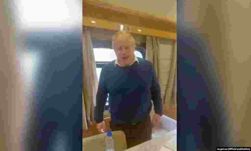 Britanski premijer Boris Johnson na putu za Kijev, 9. april. Rekao je da je ukrajinsko željezničko osoblje &quot;željezni ljudi&quot; koji održavaju vozove, uprkos ratnim opasnostima.