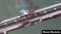 Сателитните снимки на моста са направени на 8 октомври от Maxar. 