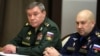 Ofițerul militar cu funcția cea mai înaltă din Rusia, generalul Valeri Gherasimov (stânga), și generalul Serghei Surovikin (dreapta), numit de Putin comandant general al Rusiei pentru invazia din Ucraina, în 2021 