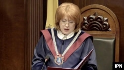 Decizia a fost pronunțată pe 5 martie cu votul a patru din cei șase judecători. Magistrații Liuba Șova și Nicolae Roșca au formulat opinii separate.