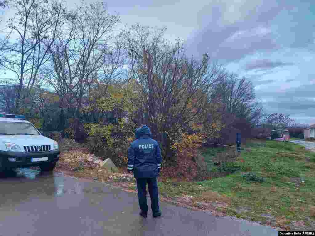 Drejtori i Policisë së Kosovës, Samedin Mehmeti tha se janë duke e pastruar terrenin ku ndodhi ngjarja, për të parë nëse mund të sigurohen prova të reja. 
