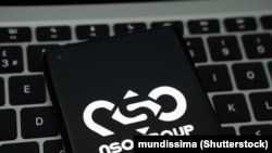 Program Pegasus kompanija NSO može s mobilnog telefona mete daljinski da izvuče poruke, kontakte, fotografije i video zapise. Takođe može da pretvori mobilni telefon u uređaj za praćenje i snimanje.