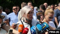 Vasvija Vidović tokom obraćanja medijima pred Sudom Bosne i Hercegovine u Sarajevu.