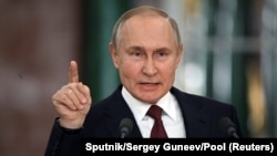 Președintele rus Vladimir Putin în timpul unei conferințe de presă după o reuniune a Consiliului de Stat privind politica de tineret, la Moscova, 22 decembrie 2022