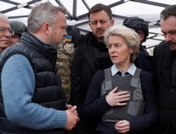 Ursula von der Leyen, az Európai Bizottság elnöke az ukrajnai Bucsában 2022. április 8-án