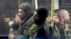 Luptători de la Azovstal într-un autobuz, sub escorta prorușilor
