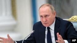 Ruski predsjednik Vladimir Putin se obraća članovima oba doma državnog parlamenta, Moskva, 7. juli 2022.