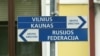 Indicatoare de direcție la gara din Kybartai, Lituania. 