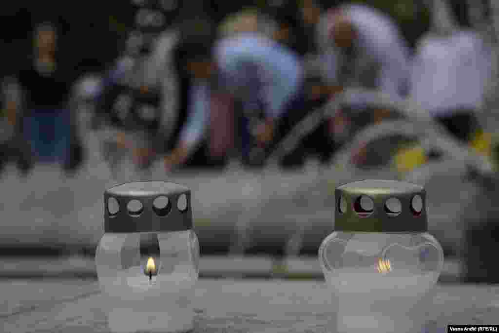 Skupština Srbije usvojila je 2010. Deklaraciju kojom se osuđuje &quot;zločin&quot; nad bošnjačkim stanovništvom Srebrenice, bez pominjanja reči &quot;genocid&quot;