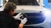 Mercedes je obustavio proizvodnju i izvoz u Rusiju u martu, a sada se povlače sa ruskog tržišta i prodaju i dionice svojih podružnica . Logo Mercedesa, 29. januar 2020.