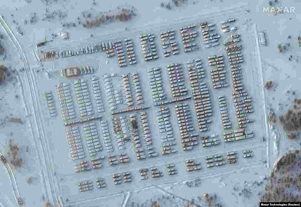 19 ianuarie, imagine din satelit cu vehicule militare parcate Elnia, regiunea Smolensk, aflată la circa 120 de km de granița cu Belarus și 260 km de Ucraina. 