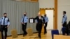 Így érkezett Anders Behring Breivik tömeggyilkos a börtön tornaterméből átalakított tárgyalóterembe 2022. január 18-án