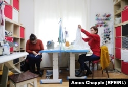 În atelierul Andei Mănescu din Breaza.