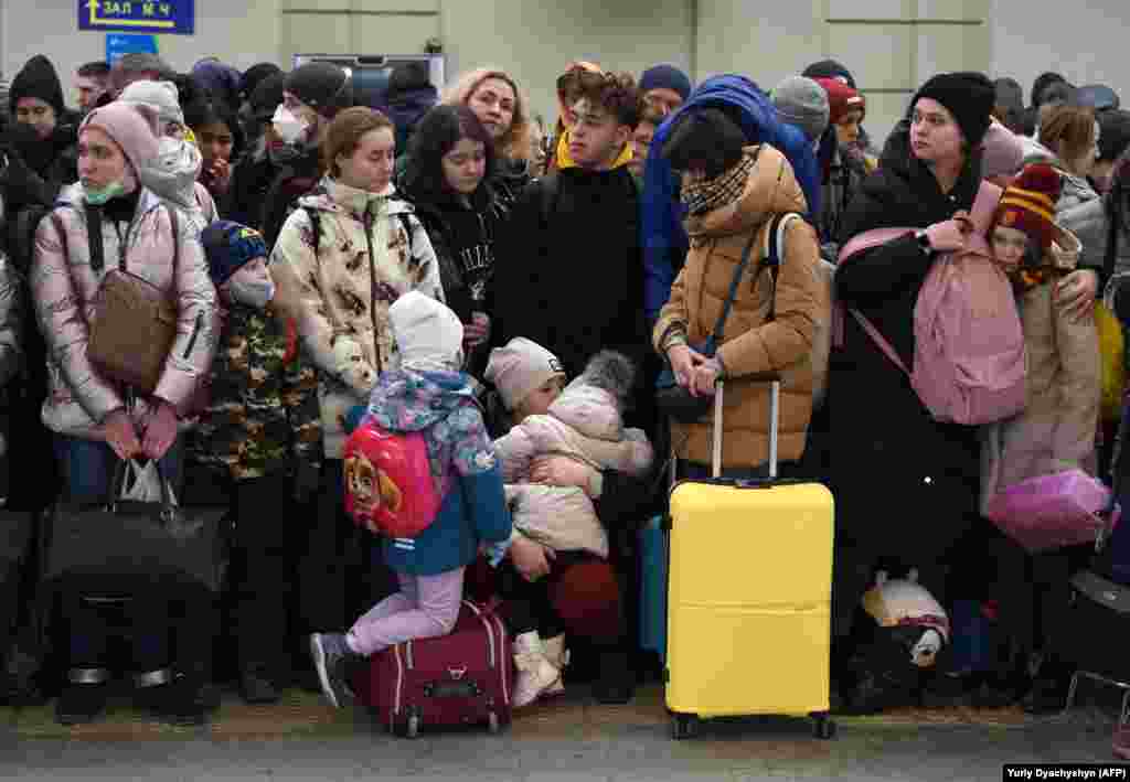 Ukrajna arról számolt be, hogy eddig 198 civil halt meg az orosz invázióban