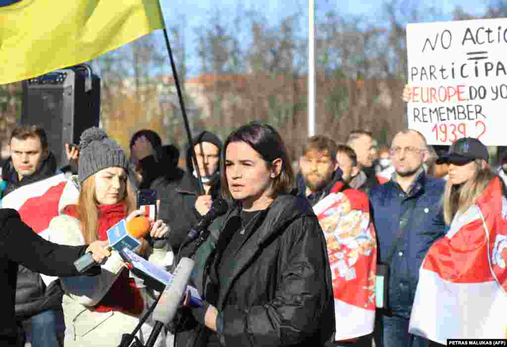 Белоруската опозициона лидерка Светлана Циханускаја се обраќа на присутните на протестот во Вилнус, Литванија. 