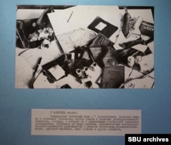 Obiectele găsite în mașina studentului spion.