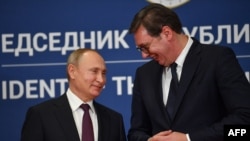 Una dintre multele fotografii care documentează prietenia lui Putin cu Vucici, aceasta din 2019.