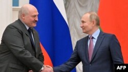 Relația celor doi lideri nu este cea pe care Kremlinul și Minskul o prezintă în sfera publică. E brăzdată de lipsa de încredere și utilitate pe care Moscova o găsește în aliatul său mai mic. 