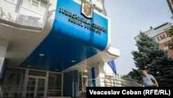 Conform portalului instanțelor judecătorești, pe 31 martie, la Judecătoria Chișinău cu sediul Buiucani a fost înregistrat un dosar penal privind îmbogățirea ilicită în care este vizat ex-deputatul Victor Mîndru și fiul lui, Vitalie.