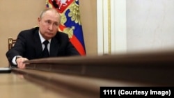 Vladimir Putin încearcă să își sporească influența în țările democratice prin plata candidaților la alegerile prezidențiale sau parlamentare, arată serviciile de informații americane. 