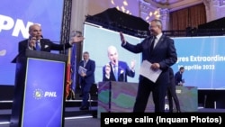 Deși oficial toți liderii PNL fac declarații de loialitate, în spatele ușilor se formează coaliții. Una dintre „facțiuni” încearcă să-l îndepărteze pe Nicolae Ciucă din fruntea partidului.
