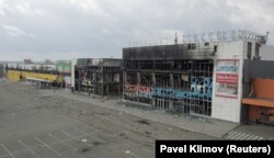 Lebombázott bevásárlóközpont Mariupolban 2022. április 22