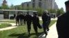 Полиция "Бәйтерек" маңындағы жұртты әкетті