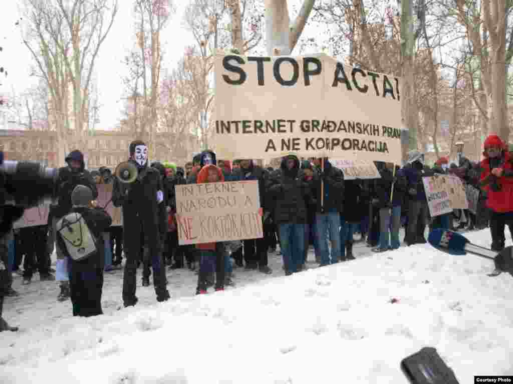 Zagreb - Demonstracije u znak protivljenja međunarodnom sporazumu o borbi protiv falsifikovanja ACTA, 11.02.2011. Foto: Građanska akcija