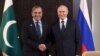 Vladimir Putin dând mâna cu prim-ministrul pakistanez Shehbaz Sharif în timpul unei întrevederi în marja summitului Organizației de Cooperare de la Shanghai (OCS) la Samarkand, Uzbekistan, 15 septembrie 2022