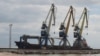Pompierii ruși curăță minele din portul din Mariupol, după ce au cucerit portul de la Marea Azov.