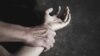 În România, primele persoane care intră în contact cu victimele unui act sexual fără consimțământ nu au proceduri clare pentru a interacționa cu ele și acționează după cum cred că e bine să o facă. Imagine generică