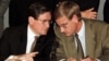 Arhitectul acordurilor de pace de la Dayton, Richard Holbrooke (stânga), discută cu Carl Bildt, șeful Misiunii OSCE în Bosnia-Herțegovina, la Sarajevo, în septembrie 1996.
