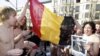 Бельгійці вдаються до жартівливих форм протесту, щоб наголосити на комічності ситуації, в якій опинилася країна
