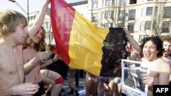 Бельгійці вдаються до жартівливих форм протесту, щоб наголосити на комічності ситуації, в якій опинилася країна