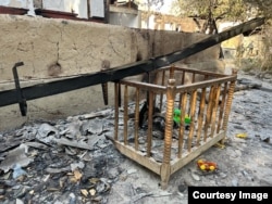 O casă din regiunea Batken din Kârgâzstan, avariată de lupte