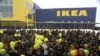 IKEA, която се радваше на хиляди клиенти при откриването на магазините си, затвори изцяло бизнеса си в Русия заради войната