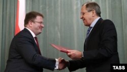 Срочность официального разграничения территорий возникла из-за предстоящего договора о союзничестве и интеграции с Южной Осетией. Точнее, из-за заявлений югоосетинских элит о том, что это соглашение означает едва ли ни де-факто вхождение республики в состав России