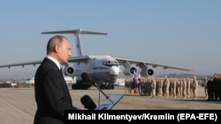 Președintele rus Vladimir Putin și-a folosit vizita din 11 decembrie 2017 la baza aeriană Hmeimim pentru a declara victoria asupra „teroriştilor”.