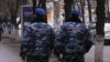 Співробітники Муніципальної гвардії охороняють будівлю міськради