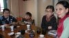 Семејството Потиќ од Матејче раселени во Куманово. Мајката Катерина Потиќ и децата Мартина, Милош(постар) и Милан(помал).