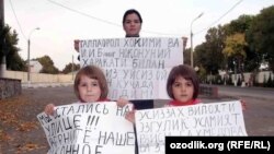 Виолетта Куразова вместе с дочерьми. 