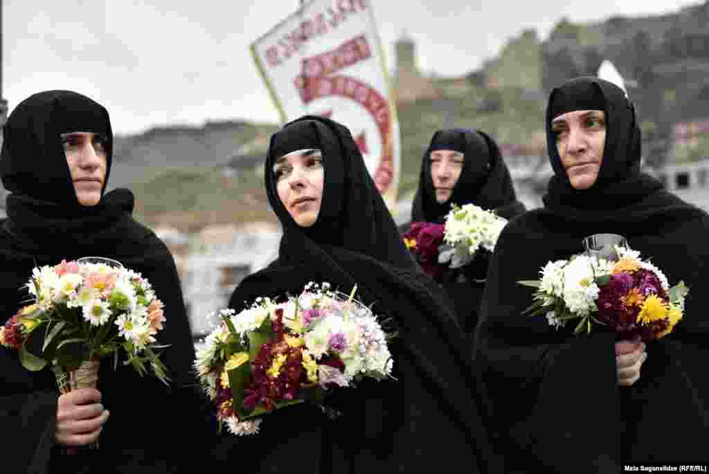 Georgienii ortodocși comemorează sfinții cunoscuți sub numele de &bdquo;O Sută de Mii de Mucenici&rdquo; în capitala Tbilisi, pe 14 noiembrie. (Mzia Saganelidze, RFE/RL)