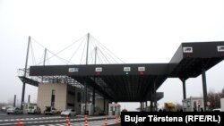Pikëkalimi kufitar ndërmjet Kosovës dhe Serbisë në Merdare. Foto nga arkivi.