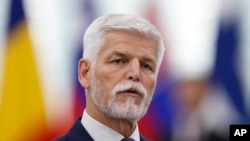 Petr Pavel se străduiește să reconecteze politica externă cehă la tradiția euroatlantică lansată de Václav Havel, după doi predecesori care au privit mai mult spre est.
