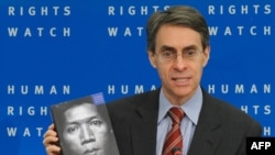 Izvršni direktor Human Rights Watch-a Kenneth Roth predstavlja izvještaj ove organizacije koji se bavi stanjem ljudskih prava u svijetu u 2010. godini, 24. januar 2011.