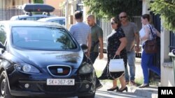Kryeprokurorja speciale Katica Janeva gjatë arrestimit pranë shtëpisë së saj në Shkup.